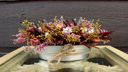 Αποξηραμένα λουλούδια για μια ιδιαίτερη διακόσμηση στο γαμήλιο τραπέζι