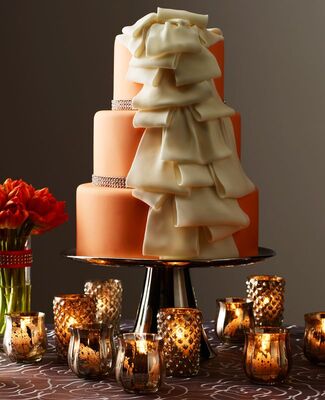  Δώστε ρομαντική διάθεση σε μία πορτοκαλί γαμήλια τούρτα με εντυπωσιακά βολάν